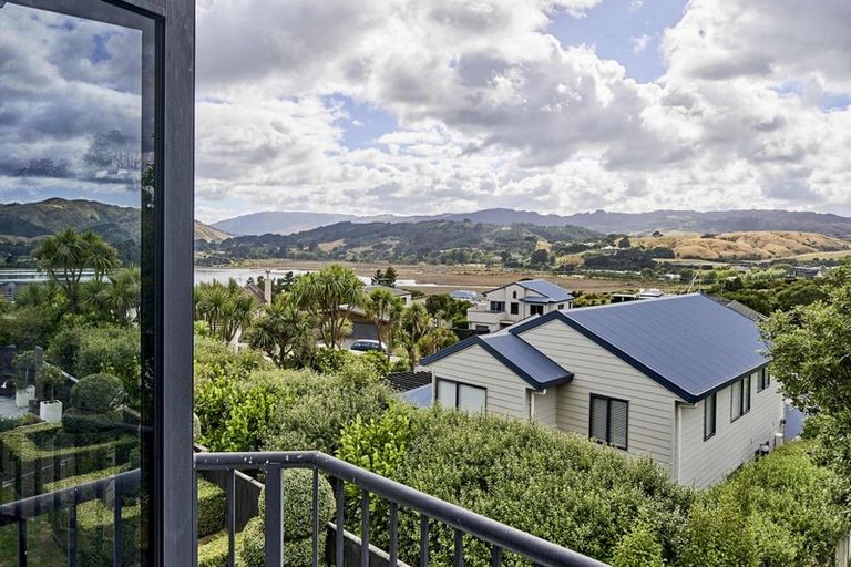Photo of property in 17 Bowsprit Way, Whitby, Porirua, 5024