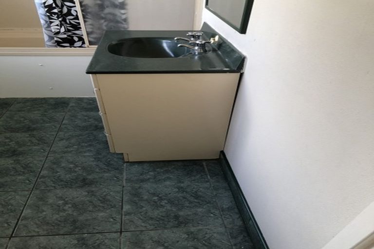 Photo of property in 9 Greers Road, Weymouth, Auckland, 2103