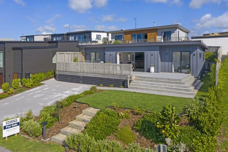 Photo of property in 33 Omahina Street, Raglan, 3225