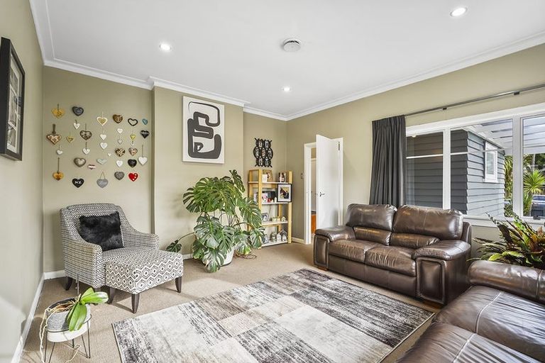 Photo of property in 6 Vectis Road, Hillcrest, Hamilton, 3216