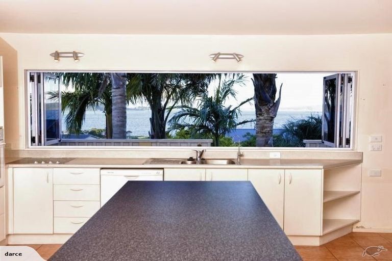 Photo of property in 20 Merehai Place, Snells Beach, 0920