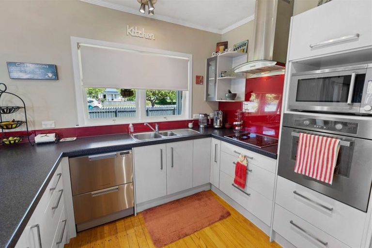 Photo of property in 16 Ongo Road, Hunterville, 4730