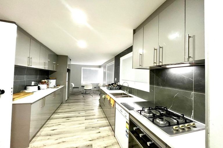 Photo of property in 16 Bowater Place, Manurewa, Auckland, 2102