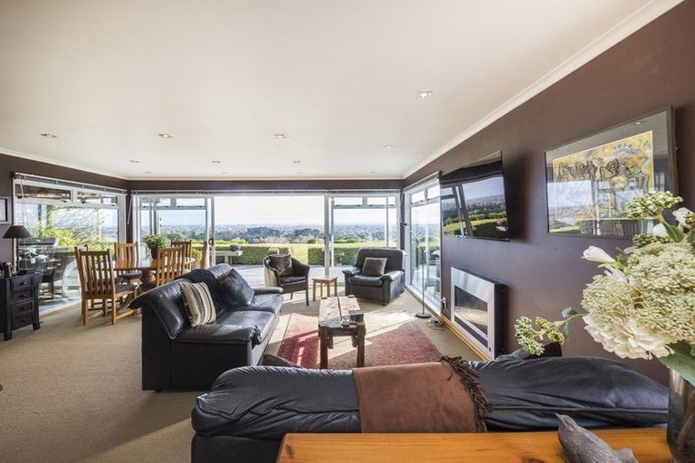 Photo of property in 38 Titirangi Drive, Fitzherbert, Palmerston North, 4471