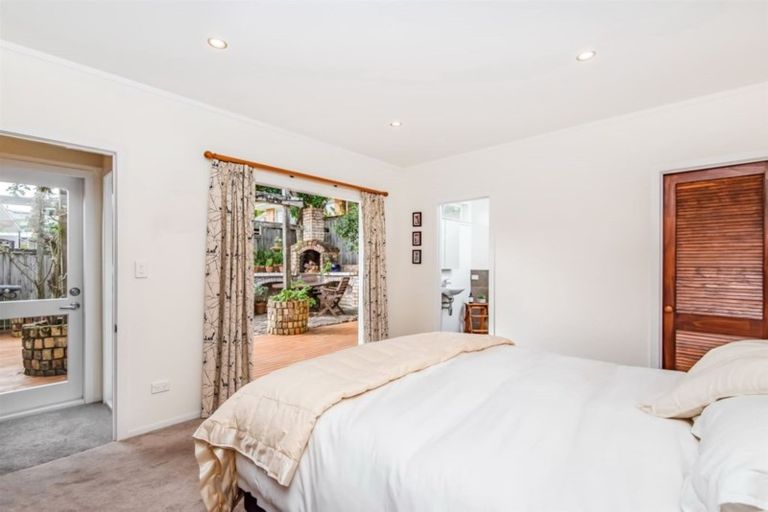Photo of property in 2/26 Glenvar Road, Torbay, Auckland, 0630