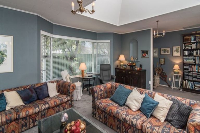 Photo of property in 52 Rewarewa Crescent, Waikanae, 5036