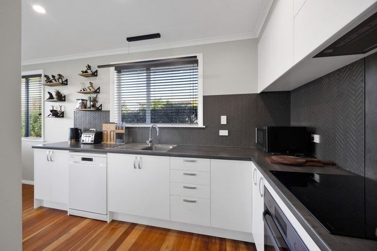 Photo of property in 45 Reid Avenue, Hawera, 4610