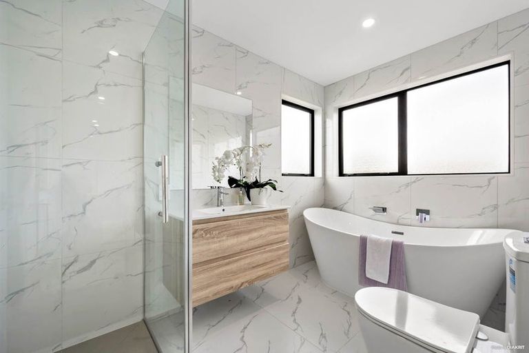 Photo of property in 20a Parramatta Place, Botany Downs, Auckland, 2010