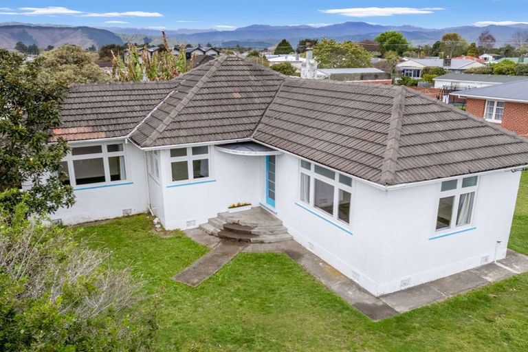 Photo of property in 104 Bartholomew Road, Levin, 5510