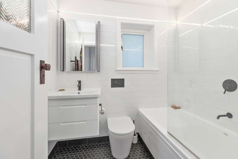 Photo of property in Ambassador Flats, 1/7 Maurice Terrace, Te Aro, Wellington, 6011