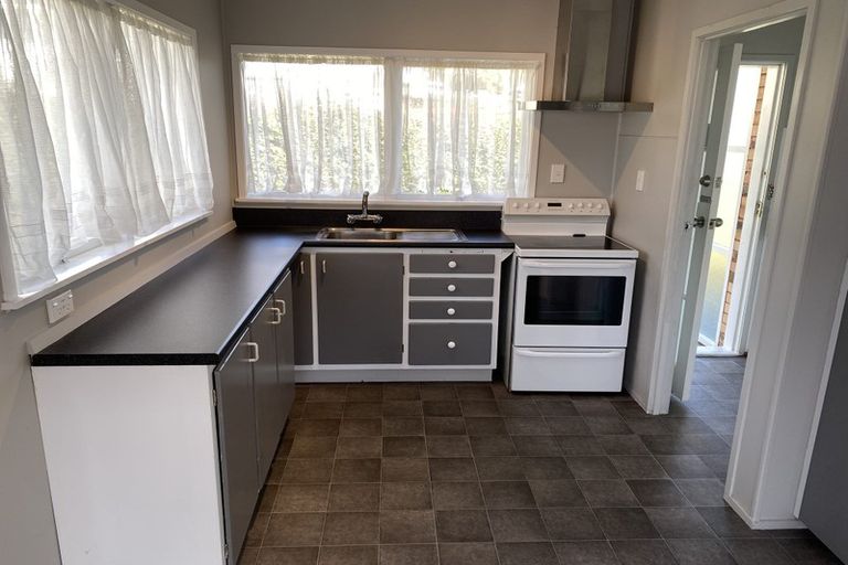 Photo of property in 18 Diana Drive, Glenfield, Auckland, 0627