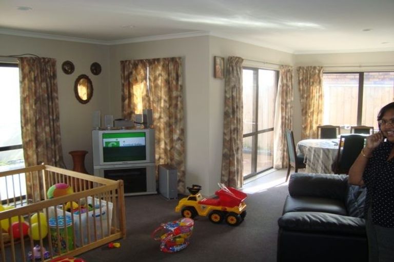 Photo of property in 11 Shrule Place, Huntington, Hamilton, 3210