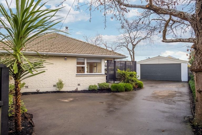 Photo of property in 145 Avonhead Road, Avonhead, Christchurch, 8042