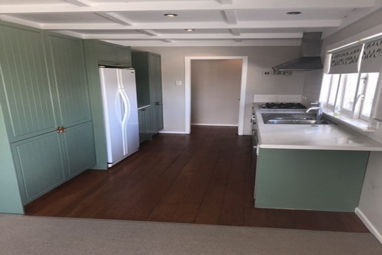 Photo of property in 1/51 Deep Creek Road, Waiake, Auckland, 0630