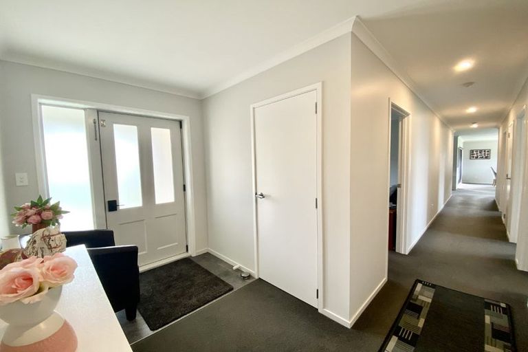 Photo of property in 4 Cory Jane Grove, Riverstone Terraces, Upper Hutt, 5018