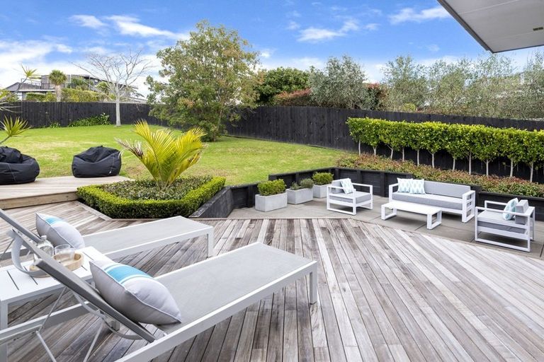 Photo of property in 21 Montgomery Crescent, Cockle Bay, Auckland, 2014