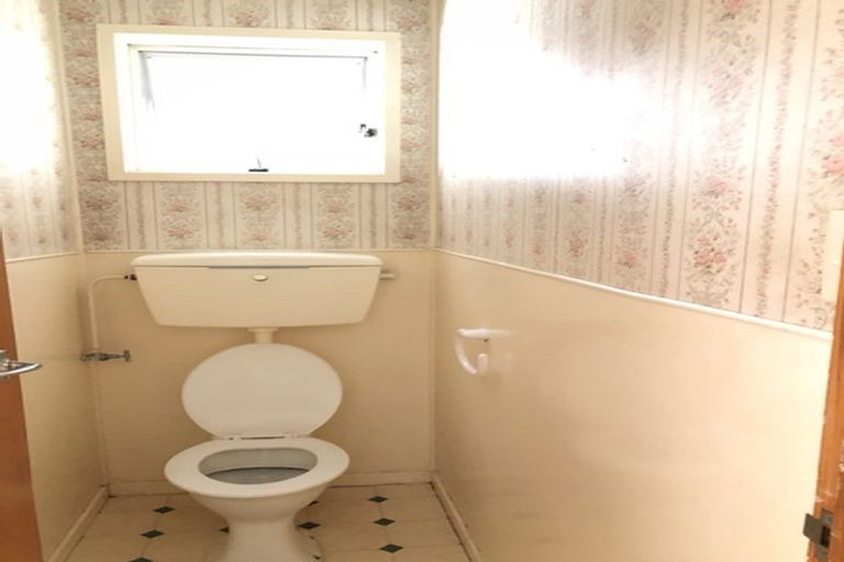 Photo of property in 3 Tahu Crescent, Sunnynook, Auckland, 0620