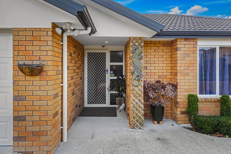 Photo of property in 8 Toledo Avenue, Henderson, Auckland, 0612