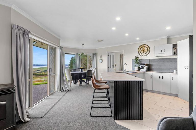 Photo of property in 215 Oyster Point Road, Kaukapakapa, Warkworth, 0984