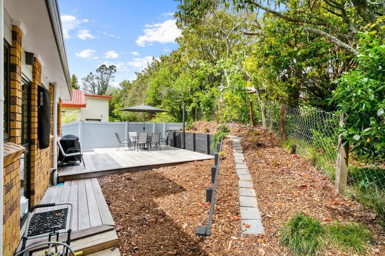 Photo of property in 1/84a Avonleigh Road, Green Bay, Auckland, 0604