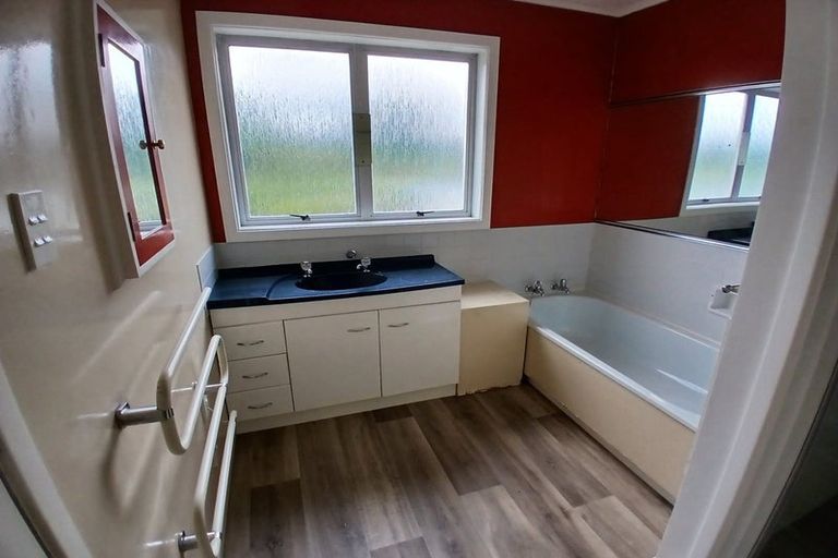 Photo of property in 24 Holdsworth Avenue, Trentham, Upper Hutt, 5018