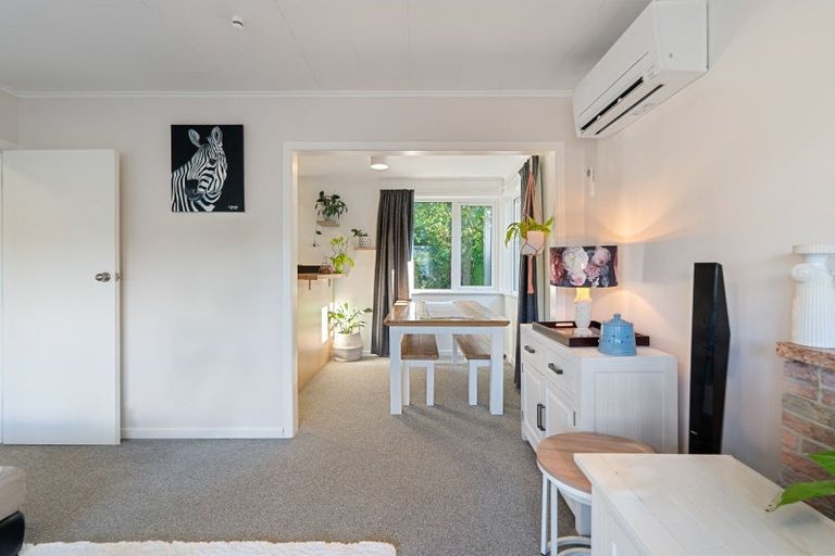 Photo of property in 123 Newlands Road, Newlands, Wellington, 6037