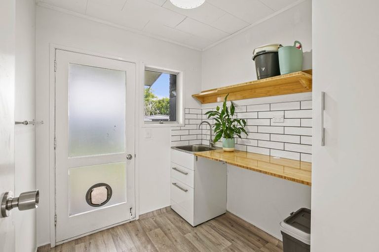 Photo of property in 3 La Salle Drive, Westown, New Plymouth, 4310