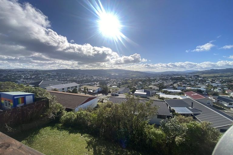 Photo of property in 61 Ruskin Road, Newlands, Wellington, 6037