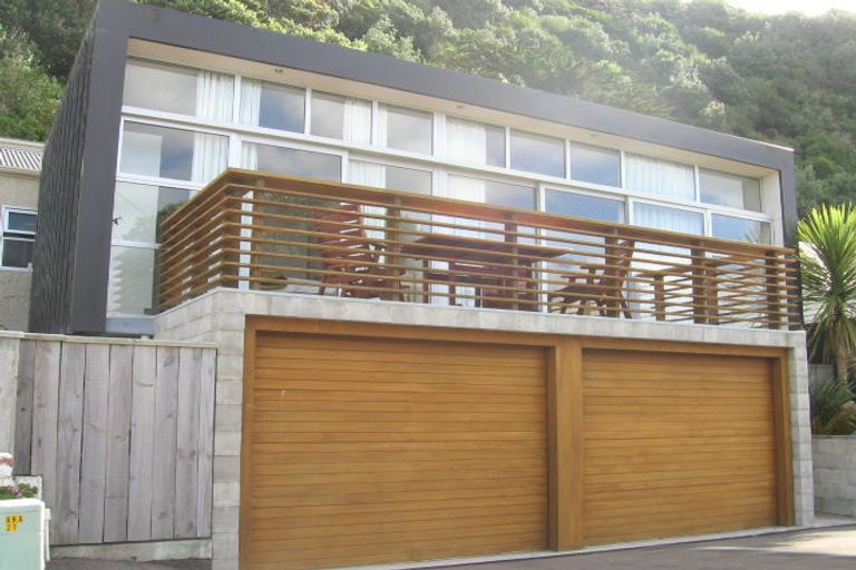 Photo of property in 142 Breaker Bay Road, Breaker Bay, Wellington, 6022