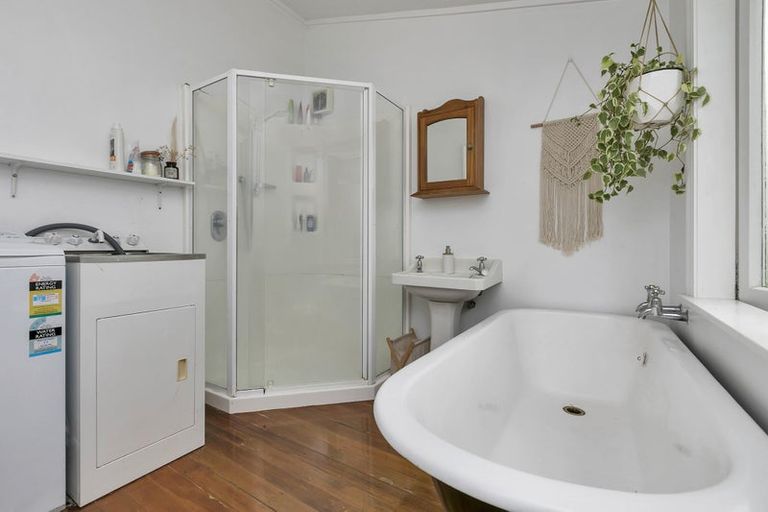 Photo of property in 16 Cowper Street, Devonport, Auckland, 0624