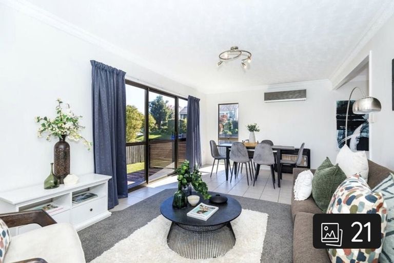 Photo of property in 33 Gilbass Avenue, Hamilton Lake, Hamilton, 3204