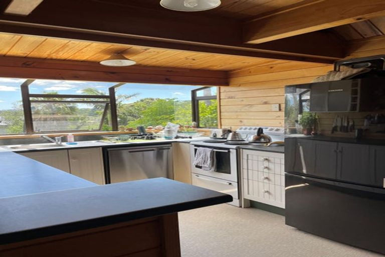 Photo of property in 2 Twin Wharf Road, Herald Island, Auckland, 0618