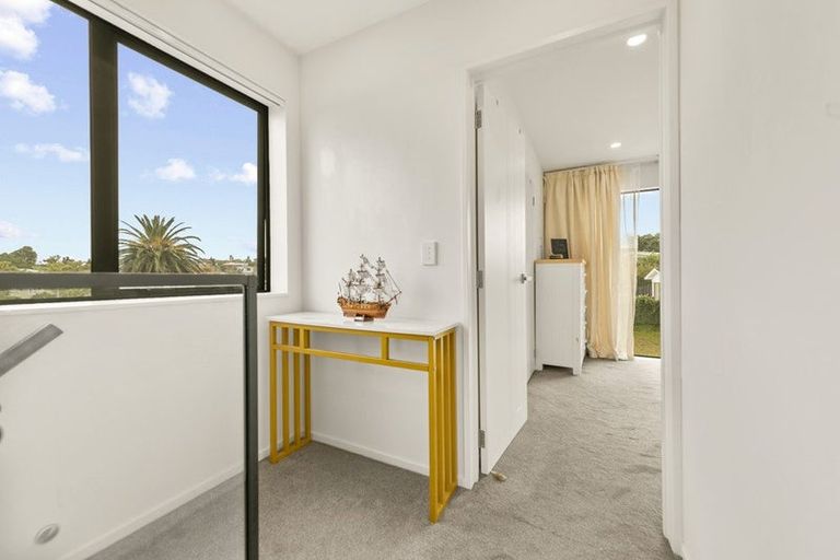 Photo of property in 7/27 Carole Crescent, Pakuranga, Auckland, 2010