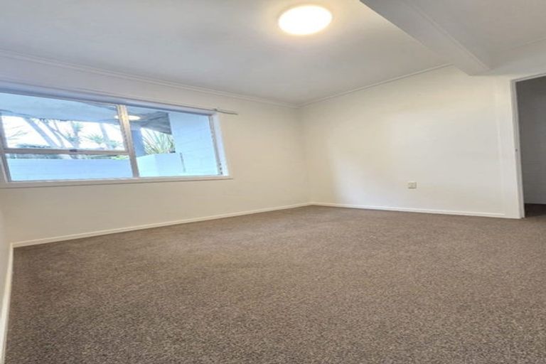 Photo of property in 158 Hutchinson Avenue, New Lynn, Auckland, 0600