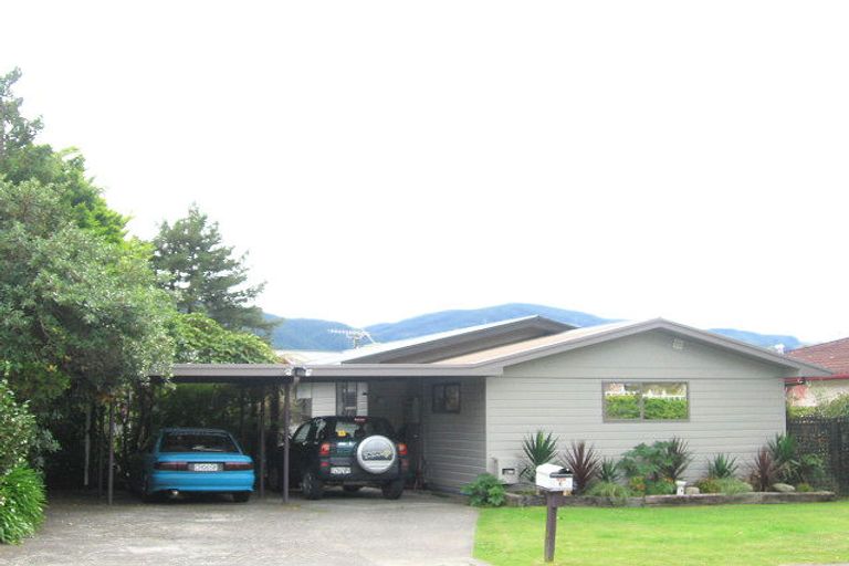 Photo of property in 6 Kurth Crescent, Silverstream, Upper Hutt, 5019