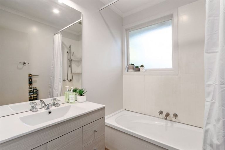 Photo of property in 20 Avonhead Road, Avonhead, Christchurch, 8042