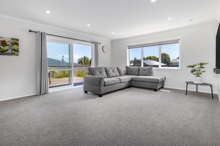 Photo of property in 11 Karearea Avenue, Waikanae, 5036