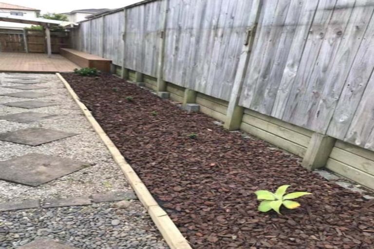 Photo of property in 2 Lorenzo Way, Flat Bush, Auckland, 2016