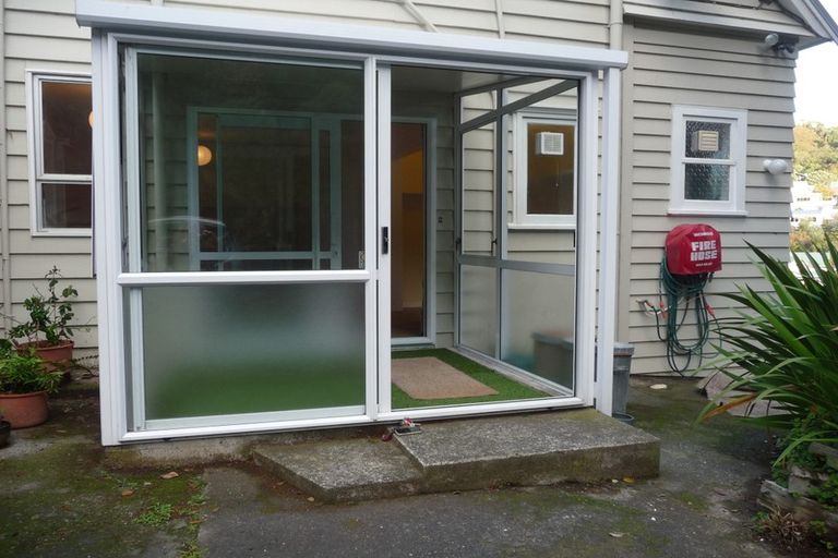 Photo of property in 11 Melrose Road, Island Bay, Wellington, 6023