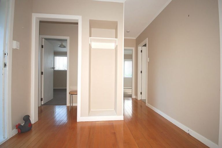 Photo of property in 1/46 College Road, Northcote, Auckland, 0627