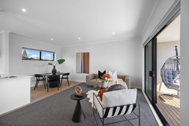 Photo of property in 8/5 Peachgrove Road, Te Atatu Peninsula, Auckland, 0610