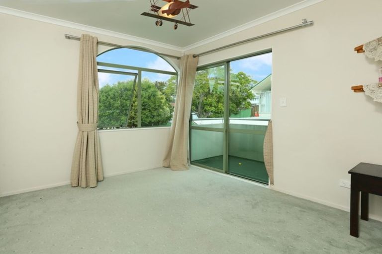 Photo of property in 28a Felgrove Street, Glendene, Auckland, 0602