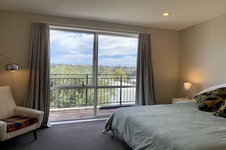 Photo of property in 10/6 Islington Avenue, New Lynn, Auckland, 0600