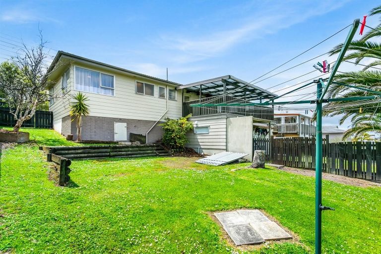 Photo of property in 37 Triangle Road, Massey, Auckland, 0614