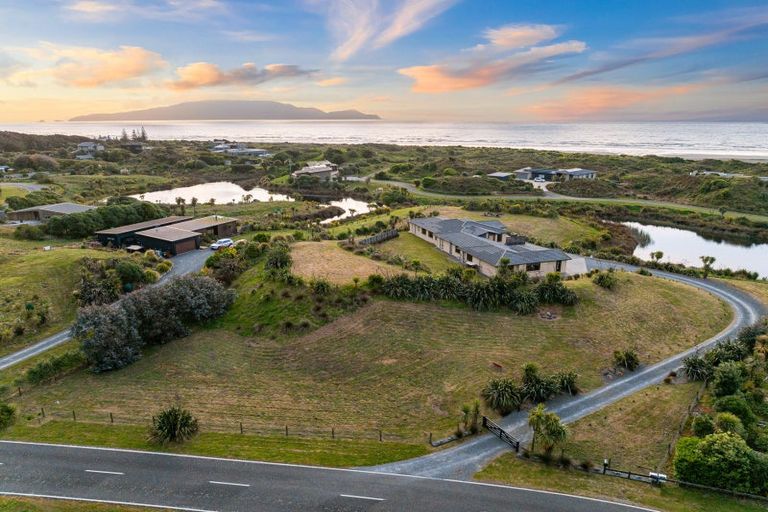 Photo of property in 37 Pingao Lane, Peka Peka, Waikanae, 5391