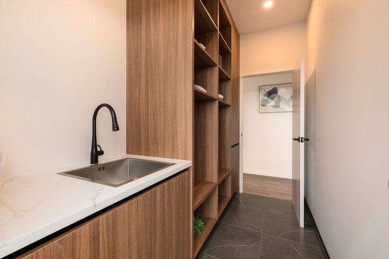 Photo of property in 39c Target Road, Totara Vale, Auckland, 0629