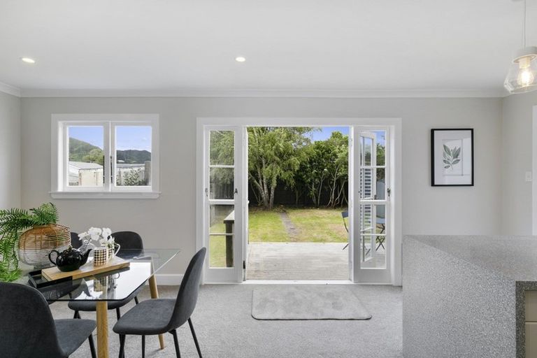 Photo of property in 135 Whites Line East, Waiwhetu, Lower Hutt, 5010