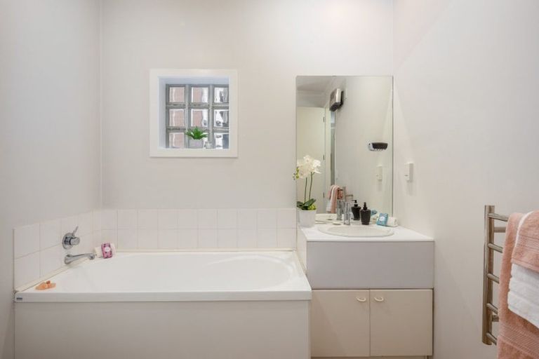 Photo of property in Tennyson Apartments, 18/25 Tennyson Street, Te Aro, Wellington, 6011