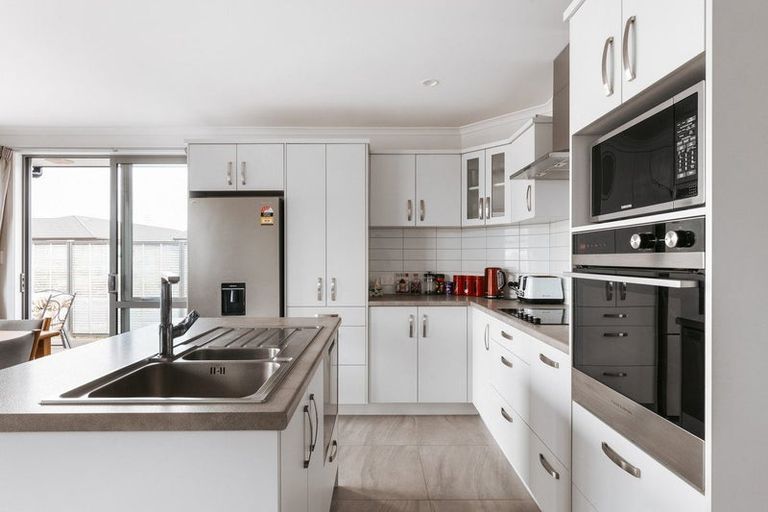 Photo of property in Waterview Estate, 33/4 Greystone Place, Omokoroa, 3114