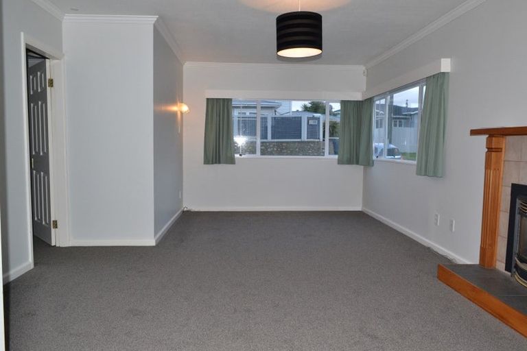 Photo of property in 111 Seaview Road, Paraparaumu Beach, Paraparaumu, 5032